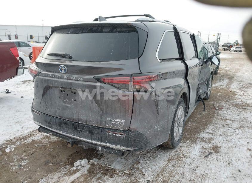 Thumbnail 11 of 2023 TOYOTA SIENNA PLATINUM