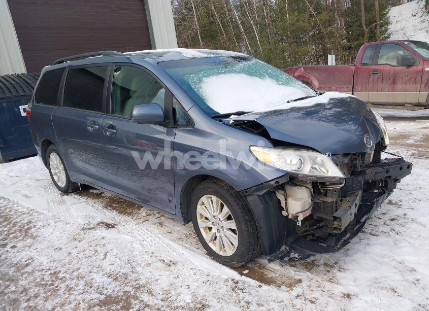 Main photo of 2015 TOYOTA SIENNA LE 7 PASSENGER with VIN 5TDJK3DC4FS094796