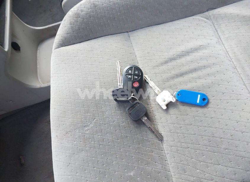 Thumbnail 3 of 2015 TOYOTA SIENNA LE 7 PASSENGER