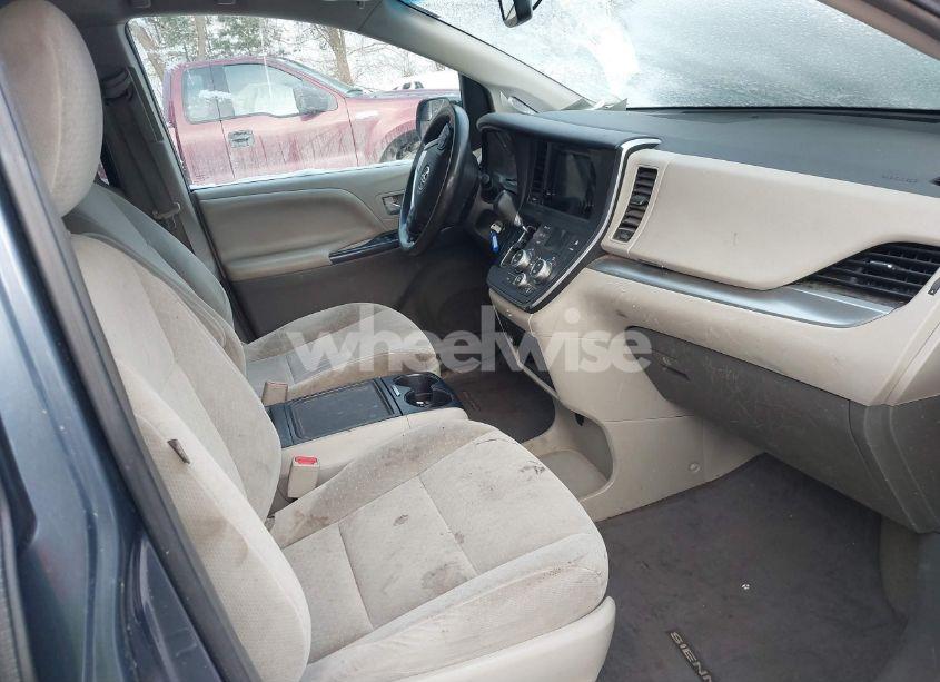 Thumbnail 12 of 2015 TOYOTA SIENNA LE 7 PASSENGER