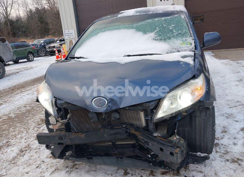 Thumbnail 13 of 2015 TOYOTA SIENNA LE 7 PASSENGER