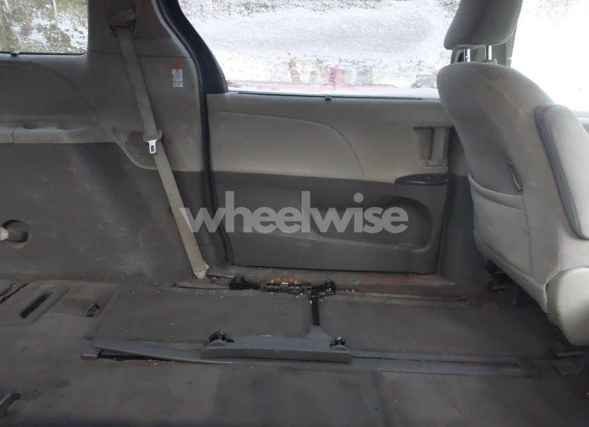 Thumbnail 15 of 2015 TOYOTA SIENNA LE 7 PASSENGER