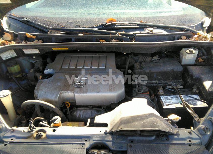 Thumbnail 2 of 2010 TOYOTA SIENNA LE