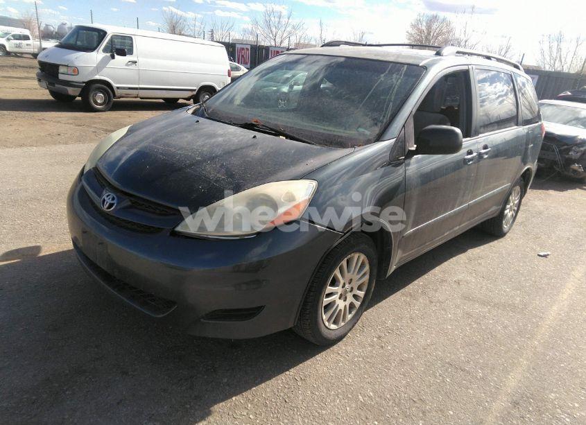Thumbnail 4 of 2010 TOYOTA SIENNA LE