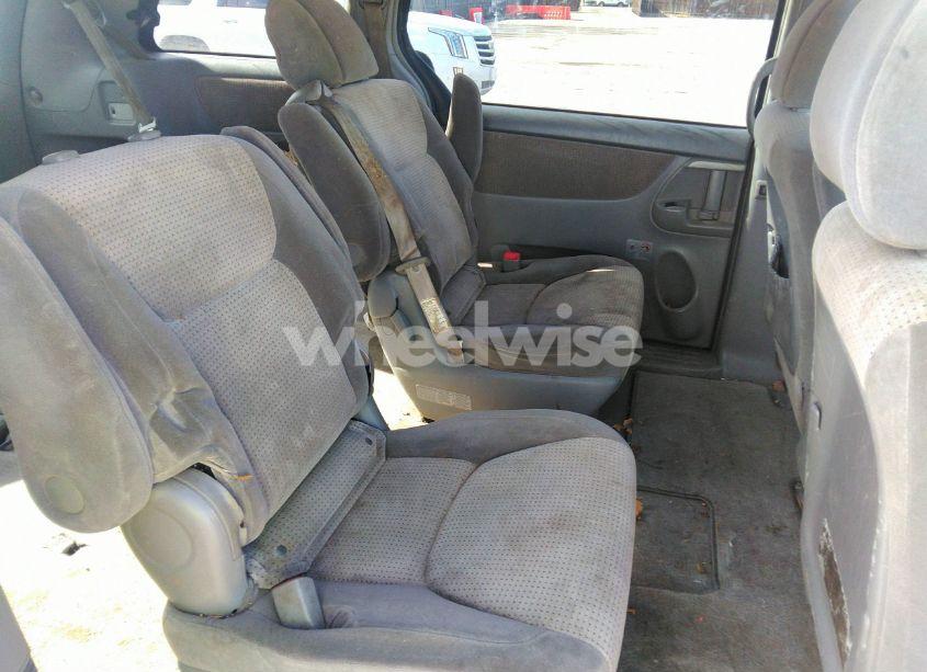 Thumbnail 10 of 2010 TOYOTA SIENNA LE