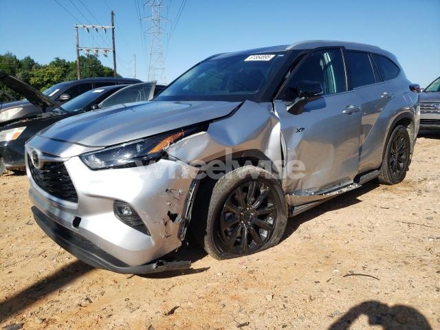 2024 TOYOTA HIGHLANDER LE
