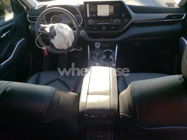 2024 TOYOTA HIGHLANDER LE
