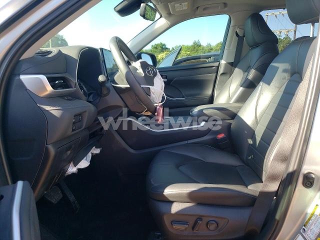 2024 TOYOTA HIGHLANDER LE