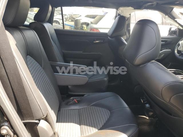 2024 TOYOTA HIGHLANDER LE