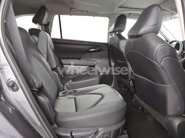 2025 TOYOTA HIGHLANDER LE