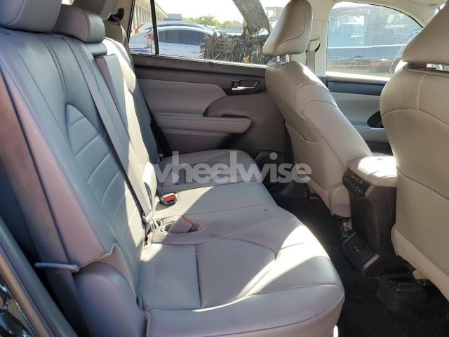 2024 TOYOTA HIGHLANDER LE