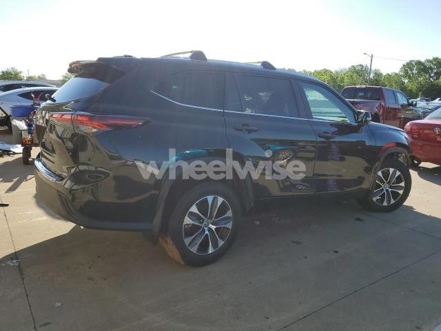 2024 TOYOTA HIGHLANDER LE