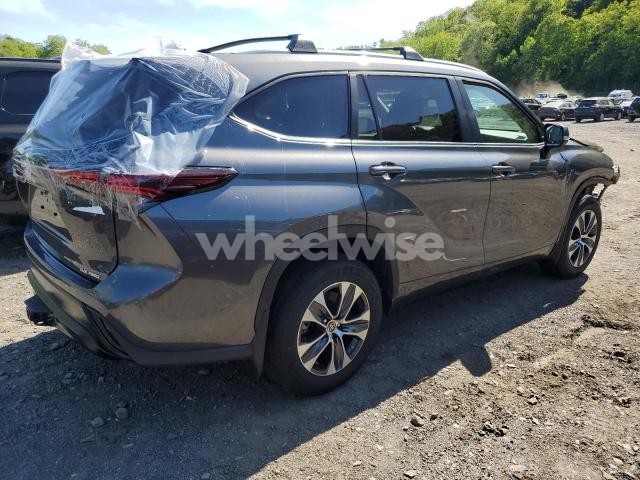 2024 TOYOTA HIGHLANDER LE
