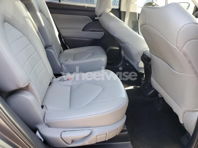 2024 TOYOTA HIGHLANDER LE