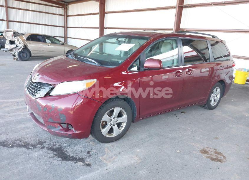 Thumbnail 4 of 2013 TOYOTA SIENNA LE V6 8 PASSENGER