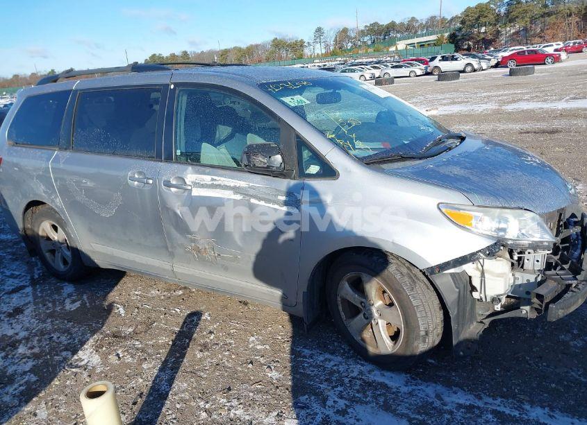 Thumbnail 5 of 2016 TOYOTA SIENNA LE 8 PASSENGER