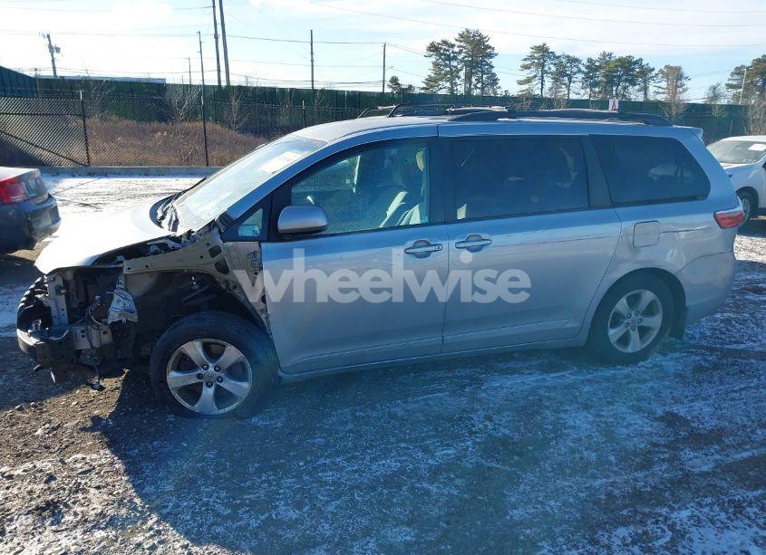 Thumbnail 6 of 2016 TOYOTA SIENNA LE 8 PASSENGER