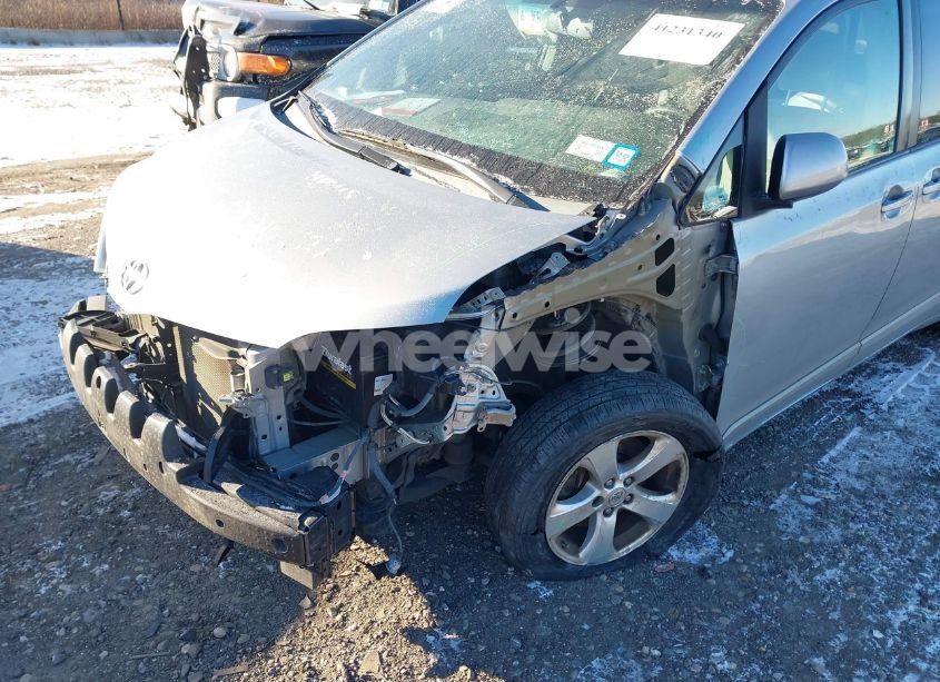Thumbnail 13 of 2016 TOYOTA SIENNA LE 8 PASSENGER