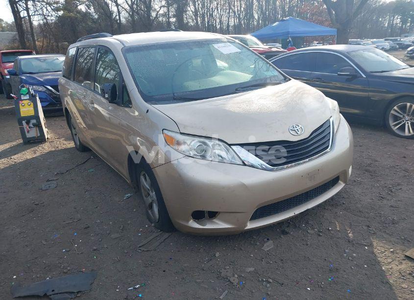 Photo of TOYOTA SIENNA LE V6