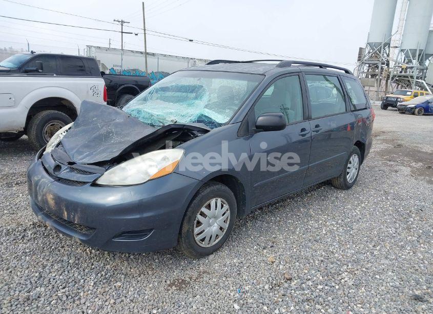 Thumbnail 4 of 2010 TOYOTA SIENNA CE