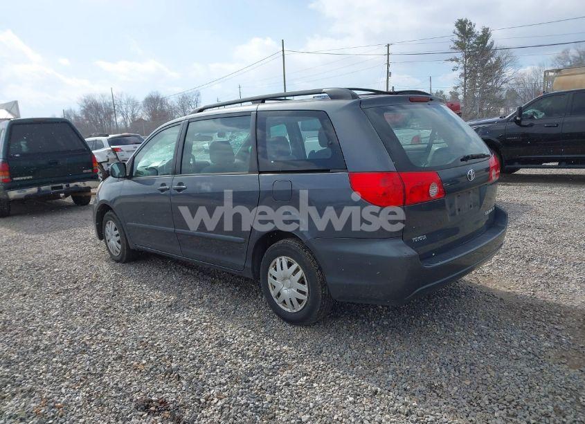 Thumbnail 5 of 2010 TOYOTA SIENNA CE