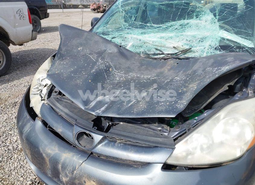 Thumbnail 8 of 2010 TOYOTA SIENNA CE