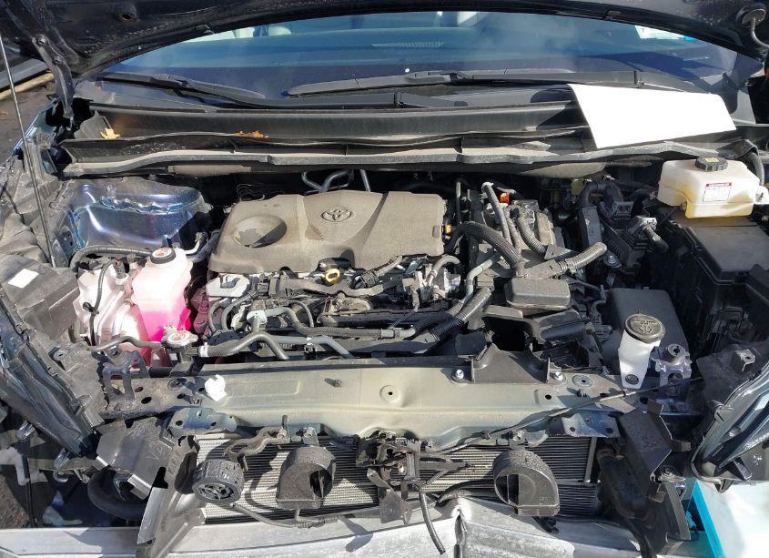 Thumbnail 2 of 2022 TOYOTA SIENNA LE