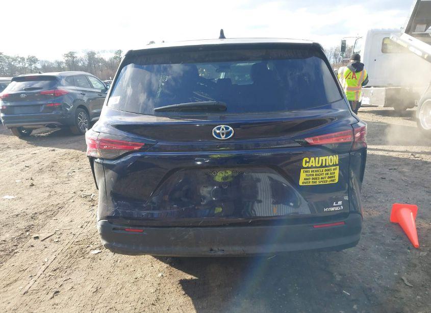 Thumbnail 8 of 2022 TOYOTA SIENNA LE