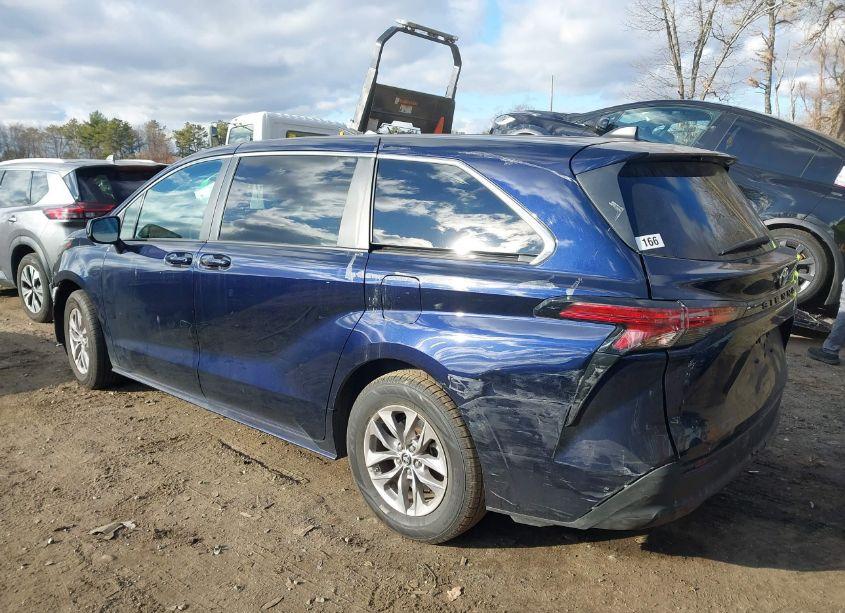 Thumbnail 10 of 2022 TOYOTA SIENNA LE