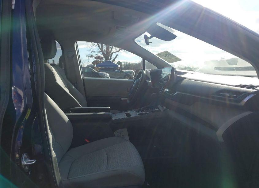 Thumbnail 12 of 2022 TOYOTA SIENNA LE