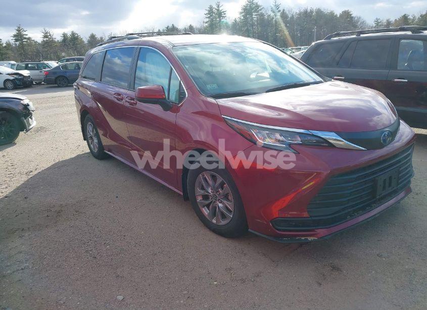 Photo of TOYOTA SIENNA LE
