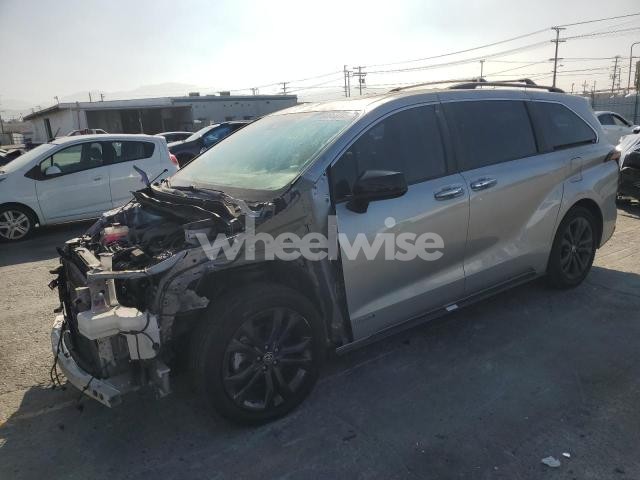2021 TOYOTA SIENNA XSE