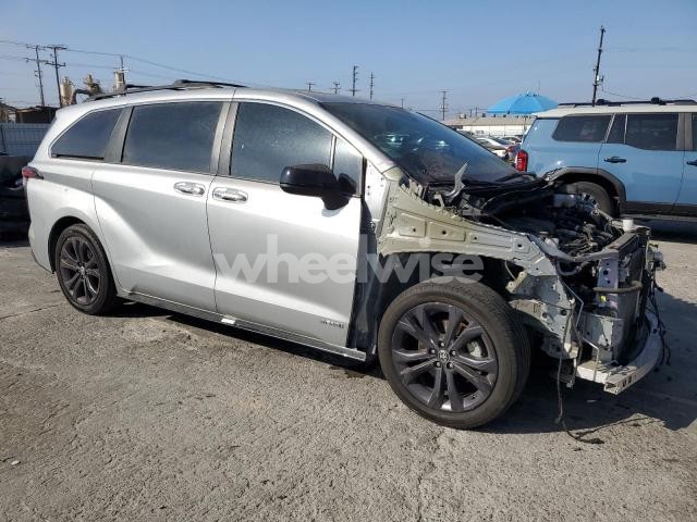 2021 TOYOTA SIENNA XSE