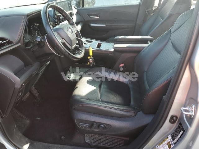 2021 TOYOTA SIENNA XSE