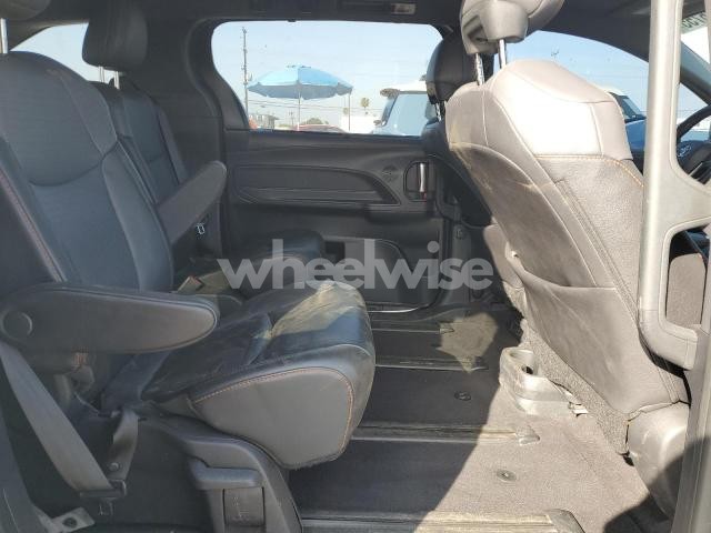 2021 TOYOTA SIENNA XSE