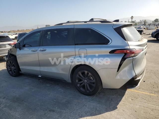 2021 TOYOTA SIENNA XSE