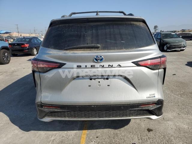 2021 TOYOTA SIENNA XSE