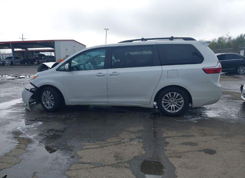 Thumbnail 6 of 2017 TOYOTA SIENNA XLE 8 PASSENGER