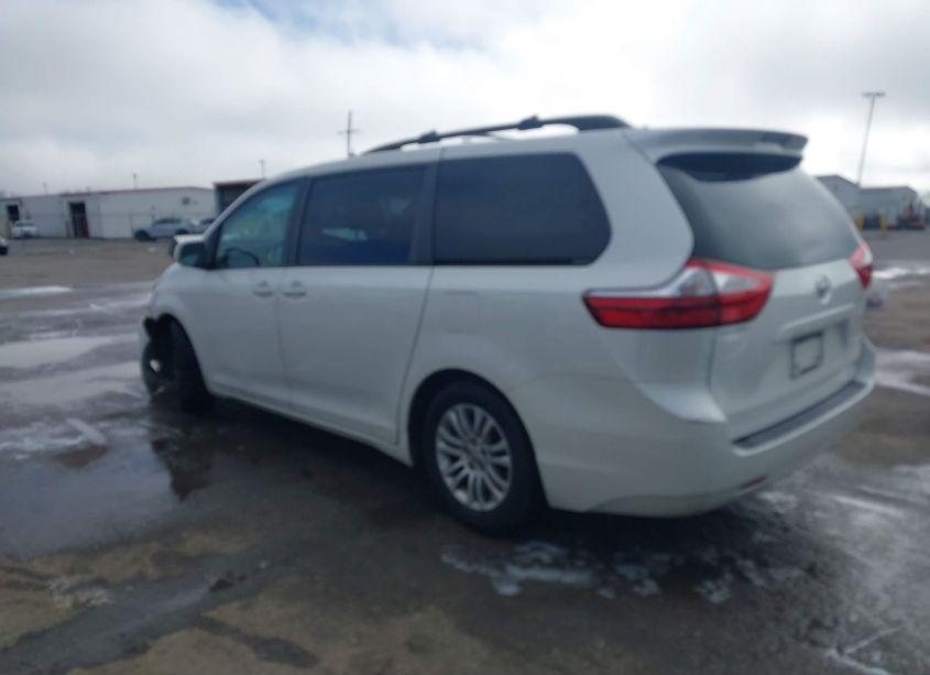 Thumbnail 10 of 2017 TOYOTA SIENNA XLE 8 PASSENGER