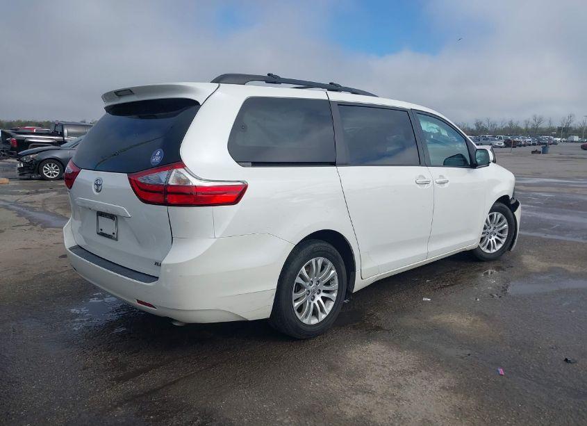 Thumbnail 11 of 2017 TOYOTA SIENNA XLE 8 PASSENGER
