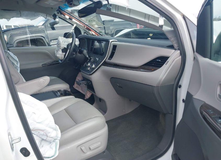 Thumbnail 12 of 2017 TOYOTA SIENNA XLE 8 PASSENGER