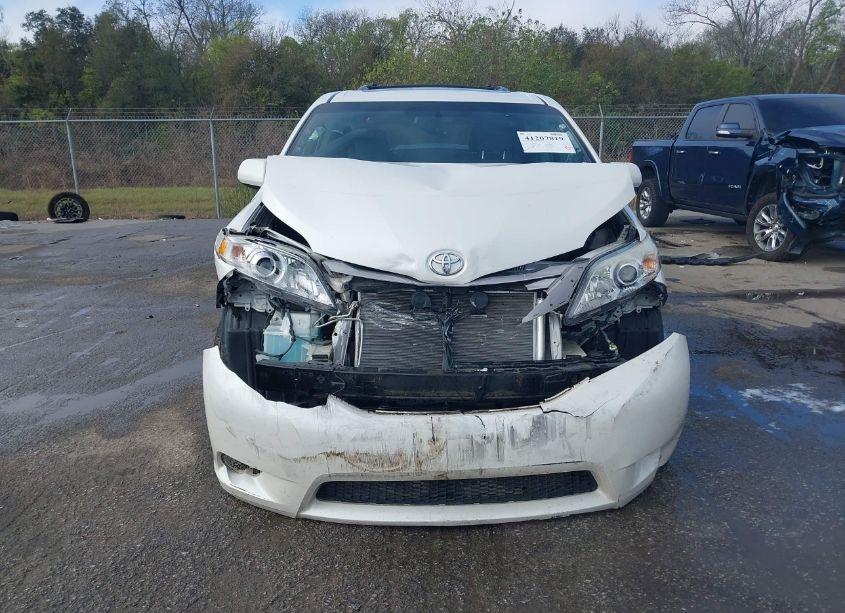 Thumbnail 13 of 2017 TOYOTA SIENNA XLE 8 PASSENGER