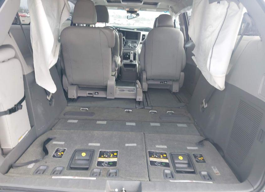Thumbnail 15 of 2017 TOYOTA SIENNA XLE 8 PASSENGER