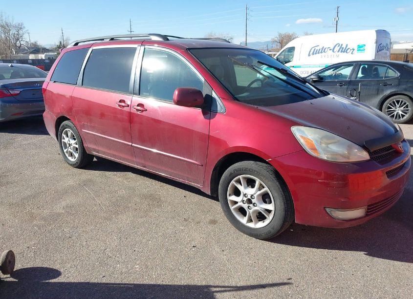 Photo of TOYOTA SIENNA XLE
