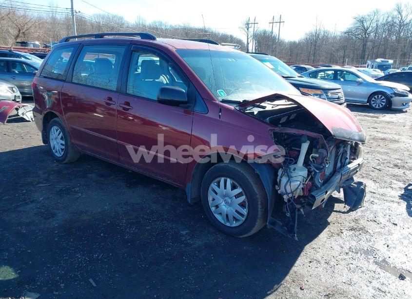 Photo of TOYOTA SIENNA CE
