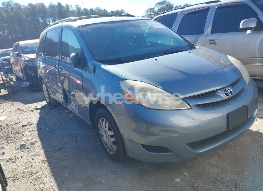 Photo of TOYOTA SIENNA LE
