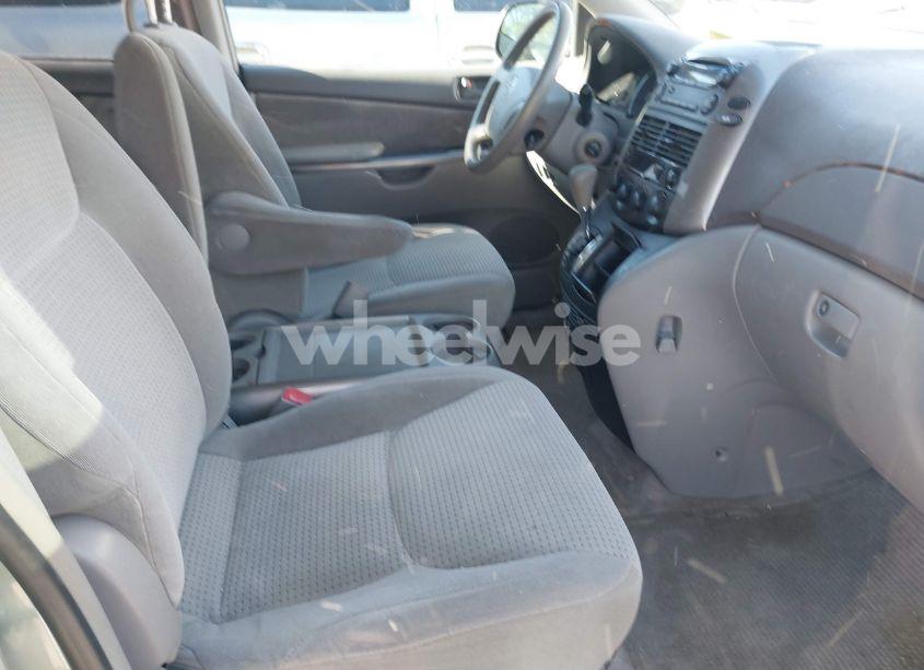 Thumbnail 12 of 2006 TOYOTA SIENNA LE
