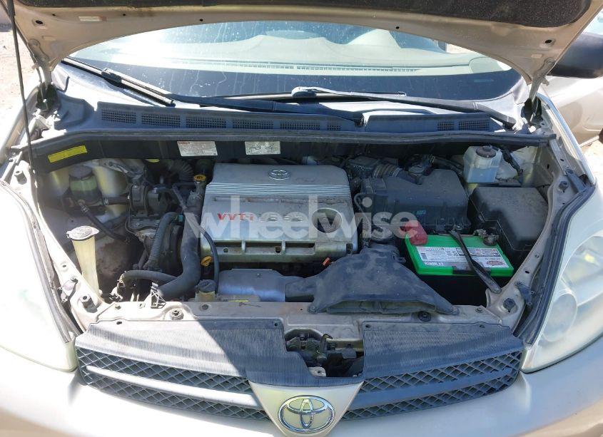 Thumbnail 2 of 2004 TOYOTA SIENNA LE