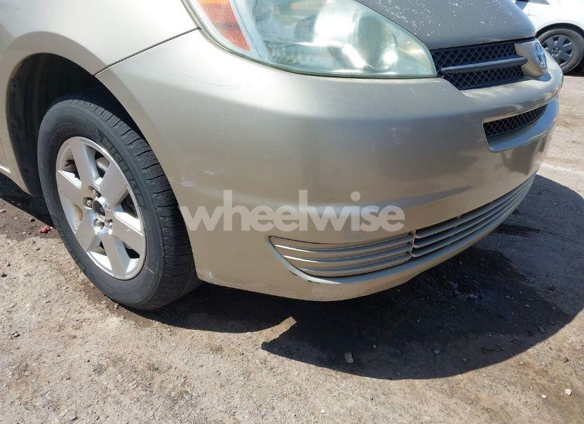 Thumbnail 4 of 2004 TOYOTA SIENNA LE