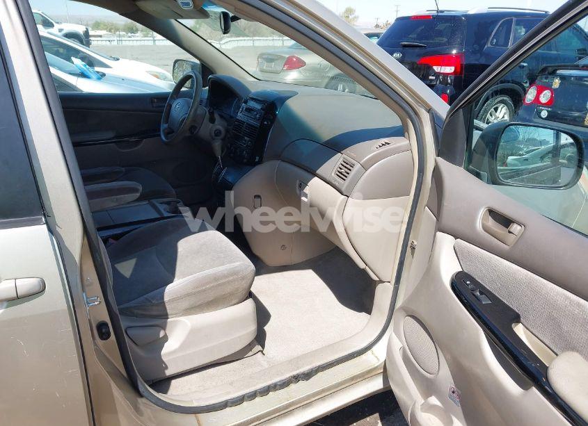 Thumbnail 8 of 2004 TOYOTA SIENNA LE